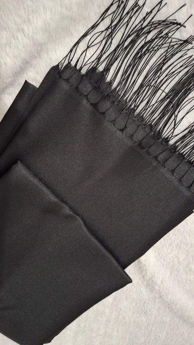 Siyah Püsküllü Kadın Saten Şal - Görsel 2