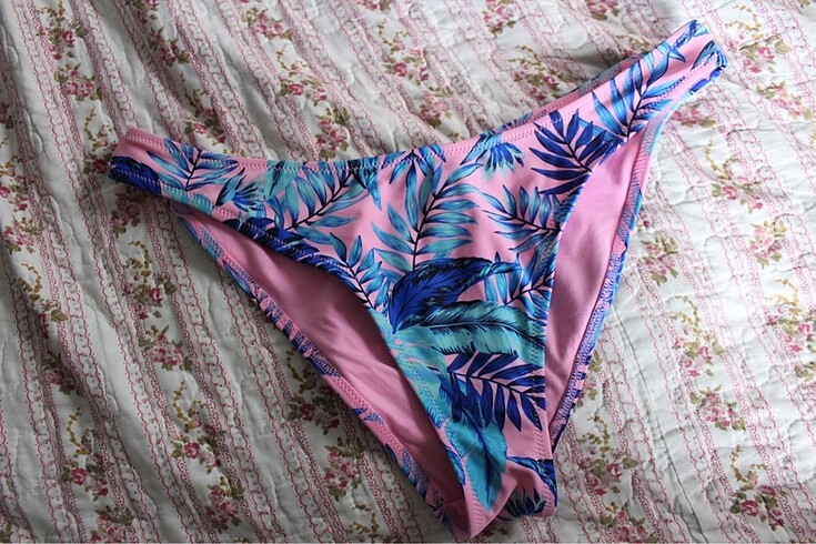 Censored Bikini Altı
