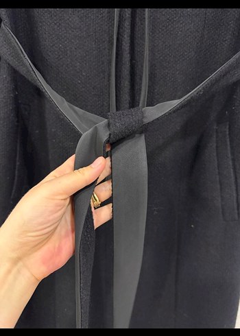 Kuşaklı Siyah Uzun Kaban - Görsel 3