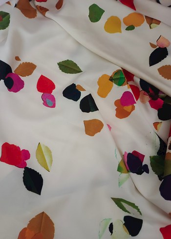 Çok Renkli İpek Görünümlü Kadın Fular - Görsel 3