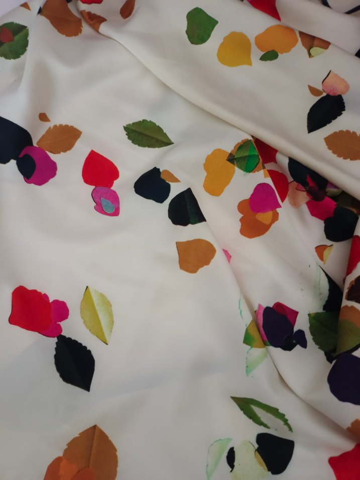 Çok Renkli İpek Görünümlü Kadın Fular - Görsel 3