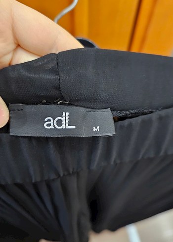 Kadın Siyah Piliseli Kumaş Pantolon - Görsel 3