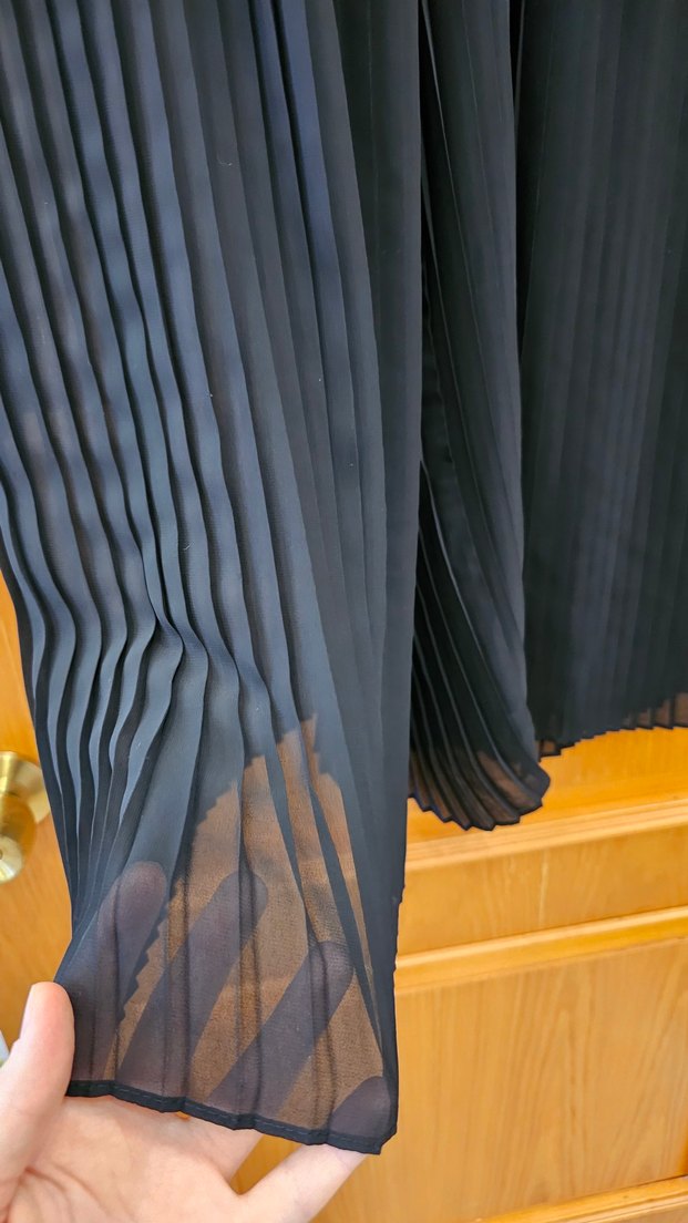 Kadın Siyah Piliseli Kumaş Pantolon - Görsel 2