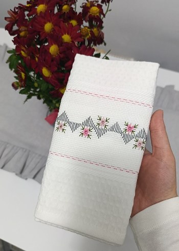 Nakışlı Beyaz Gri Havlu - Görsel 2