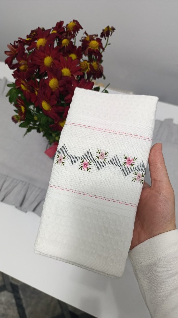 Nakışlı Beyaz Gri Havlu - Görsel 2