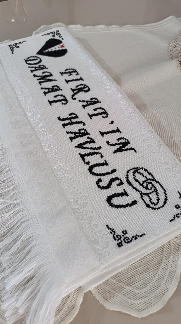 Nakışlı Beyaz Parlak Havlu - Görsel 2