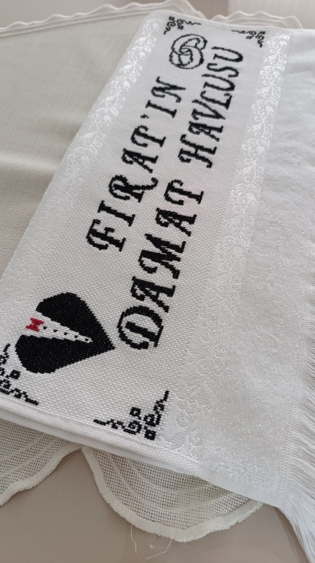 Nakışlı Beyaz Parlak Havlu - Görsel 3