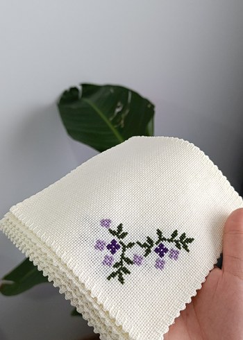 Çiçek Nakışlı Beyaz Peçete Seti - Görsel 3