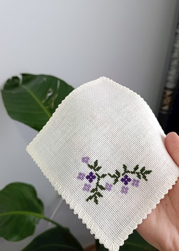 Çiçek Nakışlı Beyaz Peçete Seti - Görsel 4