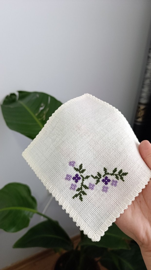 Çiçek Nakışlı Beyaz Peçete Seti - Görsel 4