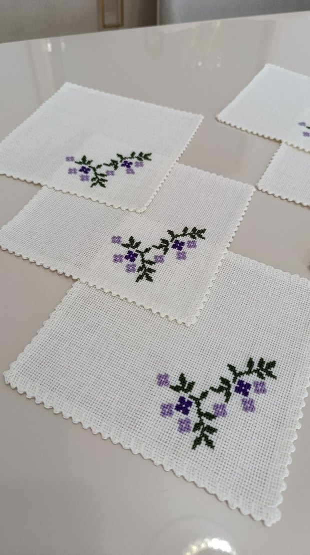 Çiçek Nakışlı Beyaz Peçete Seti - Görsel 2