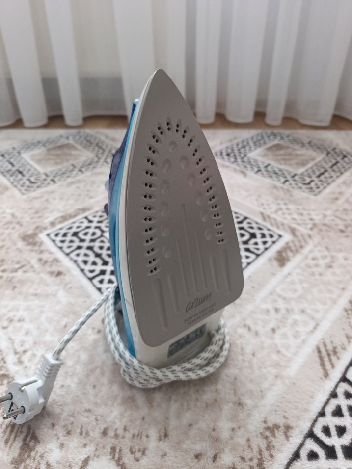 Mavi Parlak Ütü - Görsel 2