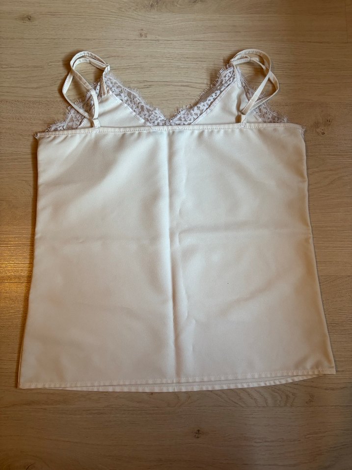 Dantel Detaylı Beyaz V Yaka Kadın Atlet - Görsel 2