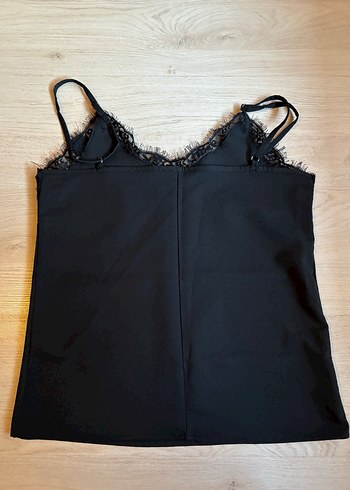 Dantel Detaylı Siyah V Yaka Askılı Bluz - Görsel 2