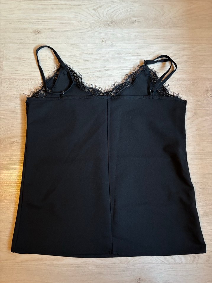 Dantel Detaylı Siyah V Yaka Askılı Bluz - Görsel 2