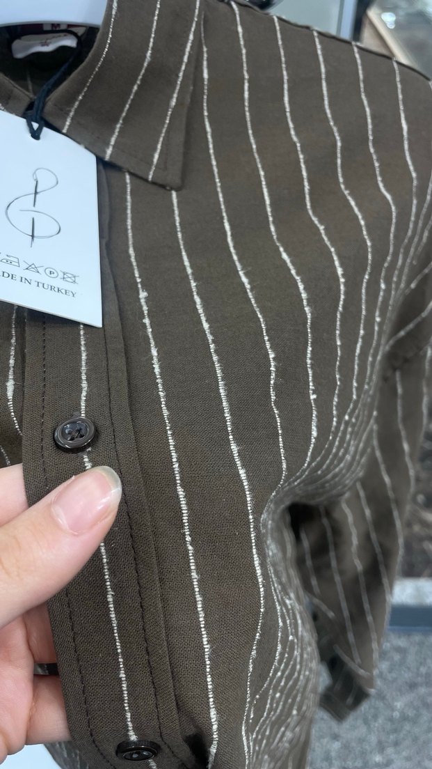 Düğmeli Kahverengi Çizgili Keten Gömlek - Görsel 2