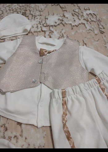 Dantelli Nakışlı Beyaz Erkek Bebek Takımı - Görsel 2