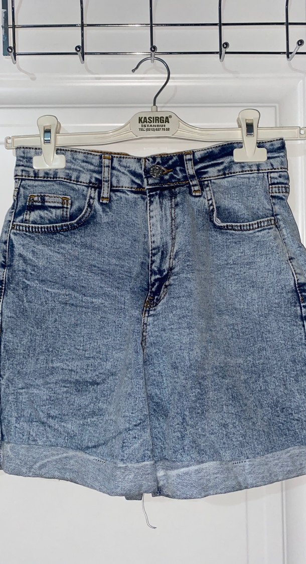 Kadın Mavi Kemerli Mini Kot Şort - Görsel 2