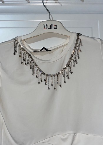 Zincir Detaylı Beyaz Kısa Crop Top - Görsel 2