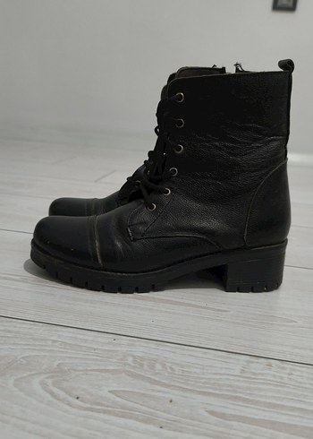 Siyah Deri Punk Tarzı Kadın Bot 1 kere giyildi yepyeni - Görsel 2