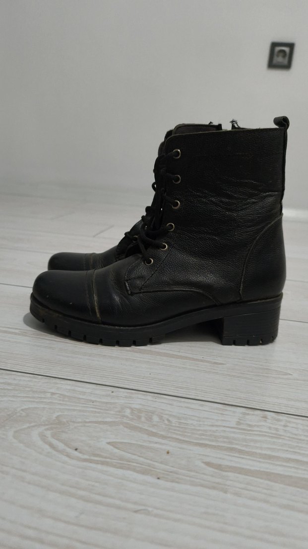 Siyah Deri Punk Tarzı Kadın Bot 1 kere giyildi yepyeni - Görsel 2