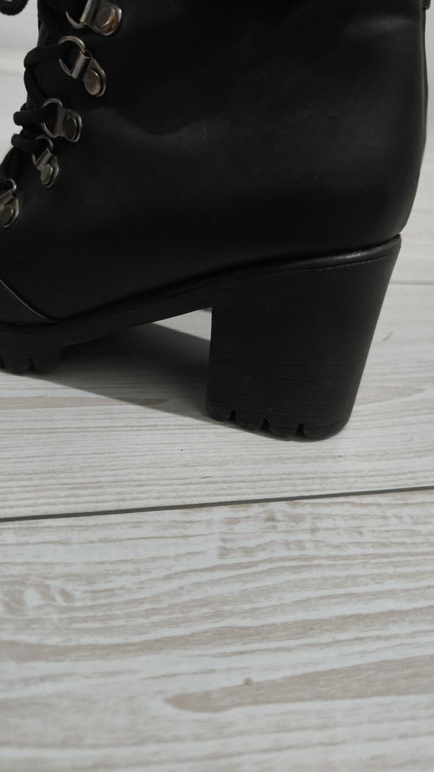 Siyah Deri Gotik Tokalı Kadın Bot - Görsel 4