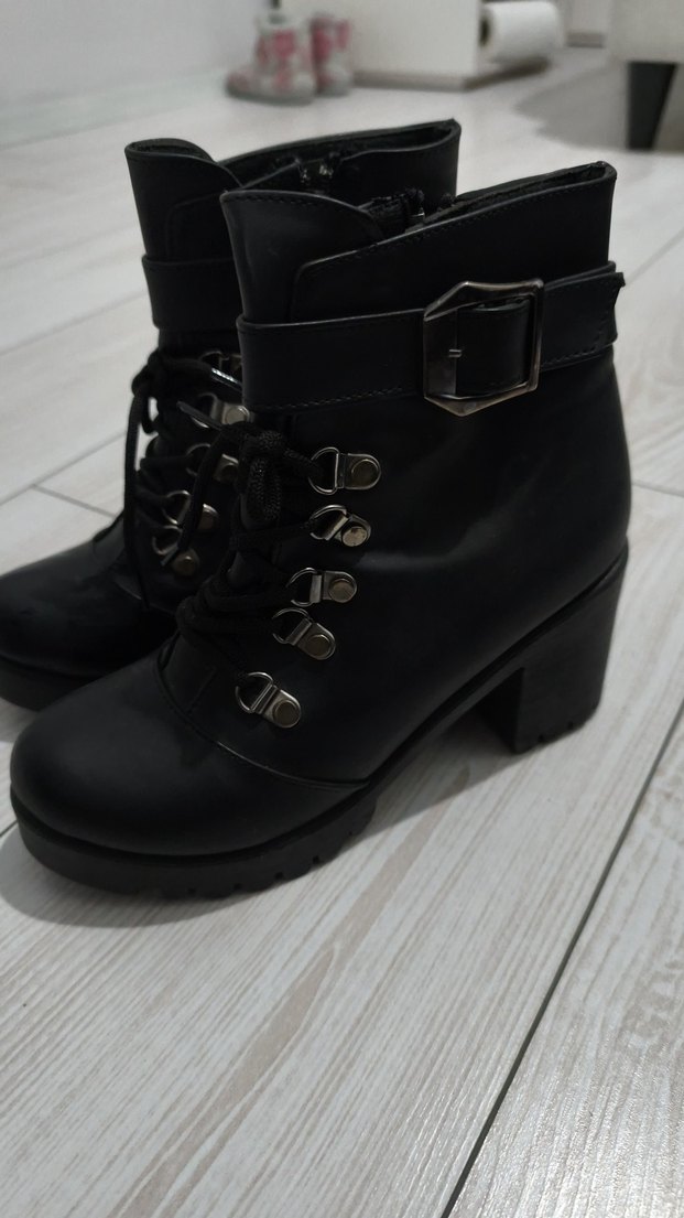 Siyah Deri Gotik Tokalı Kadın Bot - Görsel 5