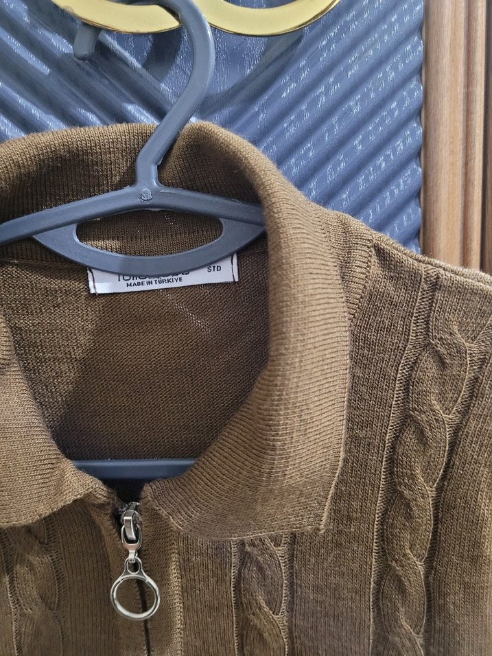 Kahverengi yarım fermuarlı bayan kazak - Görsel 4