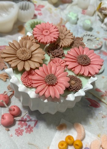 Pembe Pastel Çiçekli Mum - Görsel 3