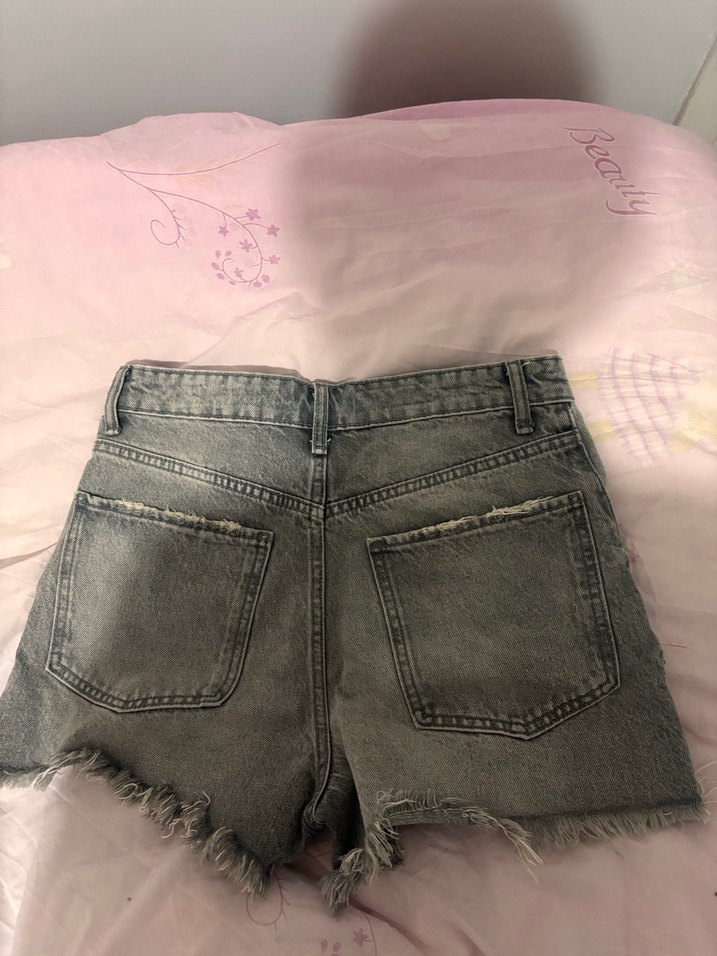 Gri Bağlama Desenli Düğmeli Kadın Mini Şort - Görsel 2