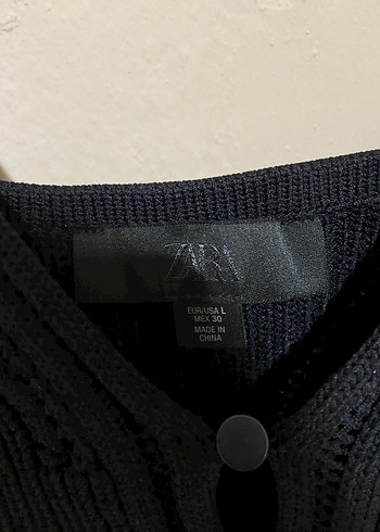 Siyah Düğmeli V Yaka İnce Askılı Büstiyer - Görsel 3