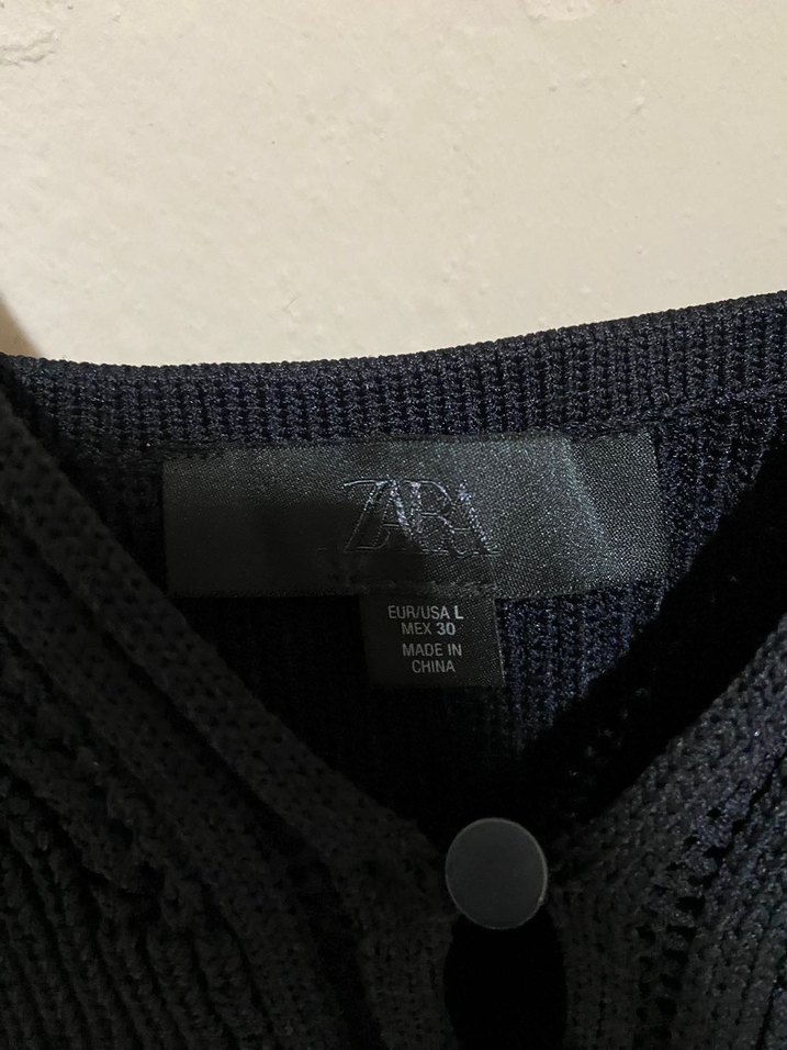 Siyah Düğmeli V Yaka İnce Askılı Büstiyer - Görsel 3