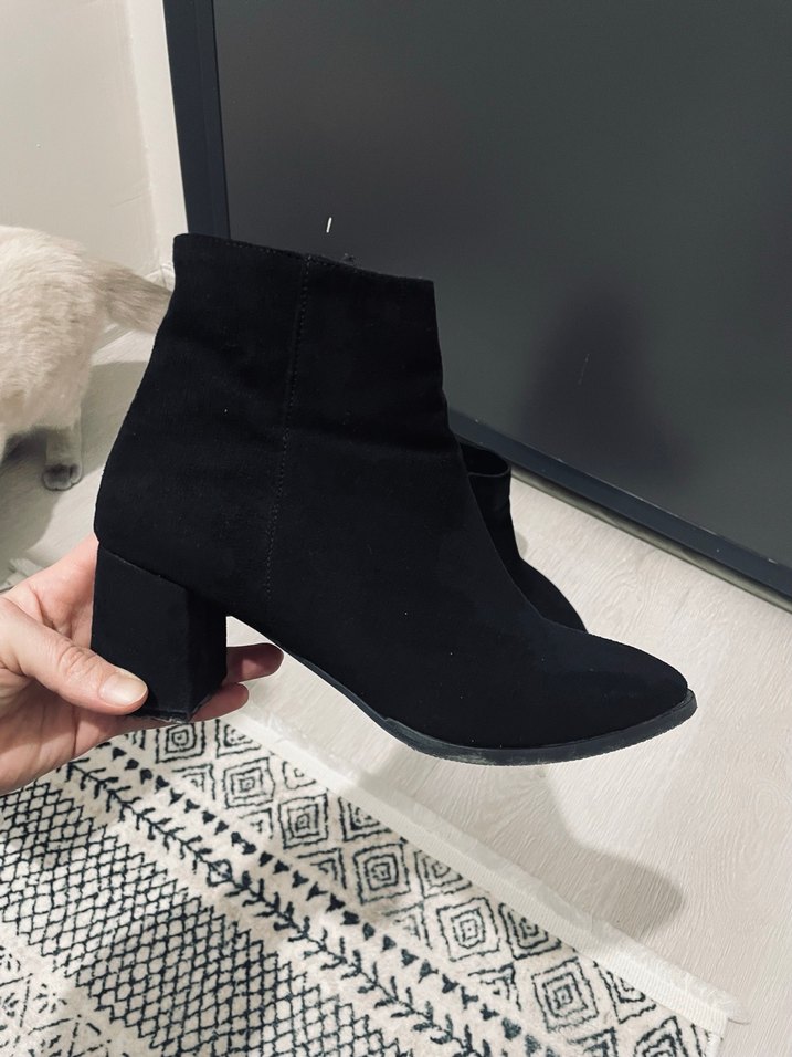 Siyah Süet Tokalı Blok Topuklu Kadın Bot - Görsel 2