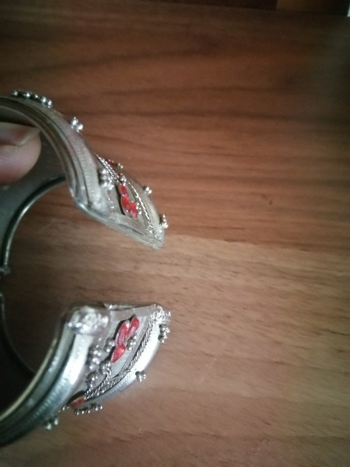 Nakışlı ve Boncuklu Gri-Kırmızı Bilezik - Görsel 4