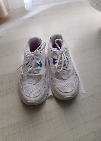 Beyaz orijinal Puma Kadın Spor Ayakkabı - Görsel 6