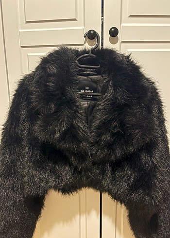 Pull and Bear Sikligin Simgesi Siyah Pelus Kisa Ceket