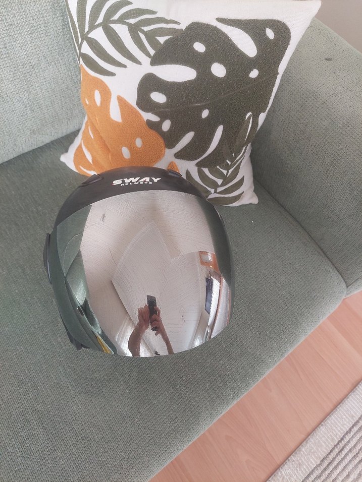 Siyah Minimalist Motosiklet Kaskı - Görsel 2