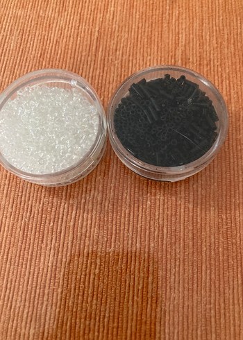 Glorex Siyah ve Şeffaf Beyazlıkta Boncuklar