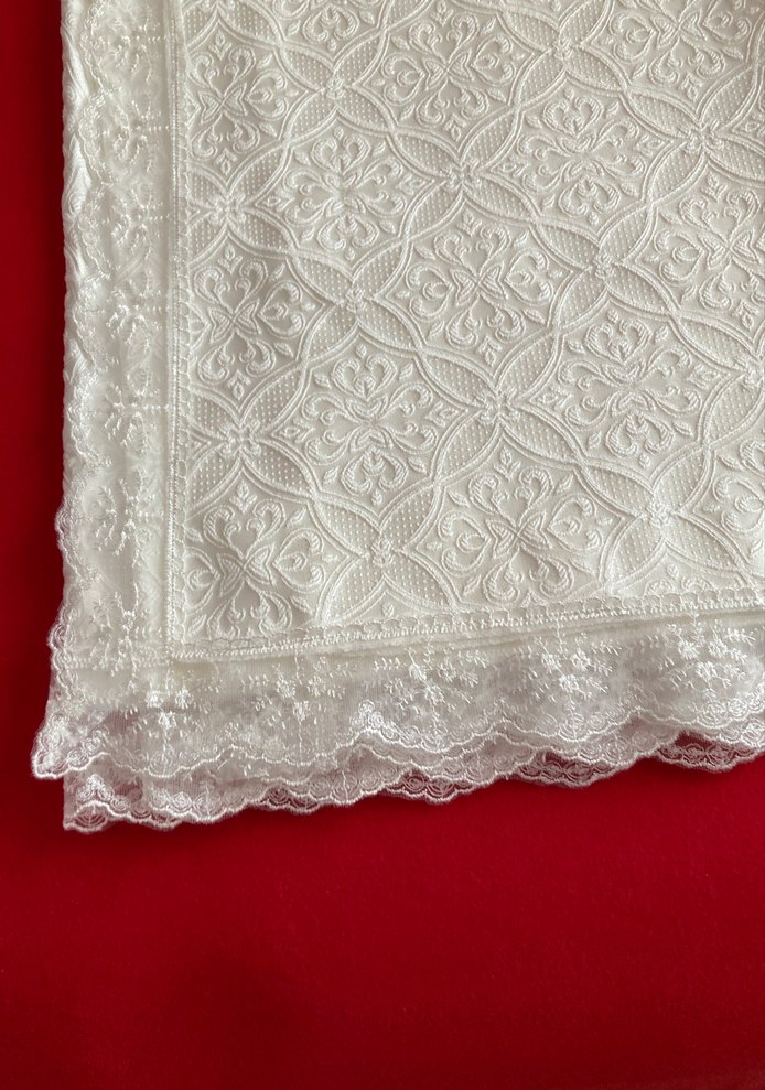 İşlemeli Krem Renginde Masa Örtüsü - Görsel 2
