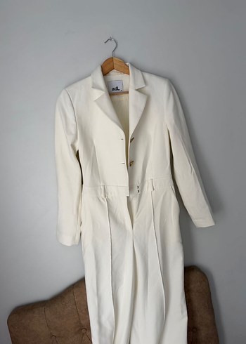 Beyaz Düğmeli Kadın tulum - Görsel 3