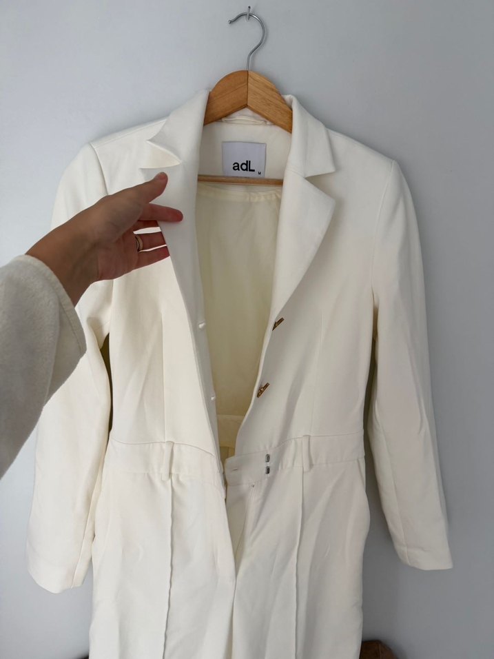 Beyaz Düğmeli Kadın tulum - Görsel 4