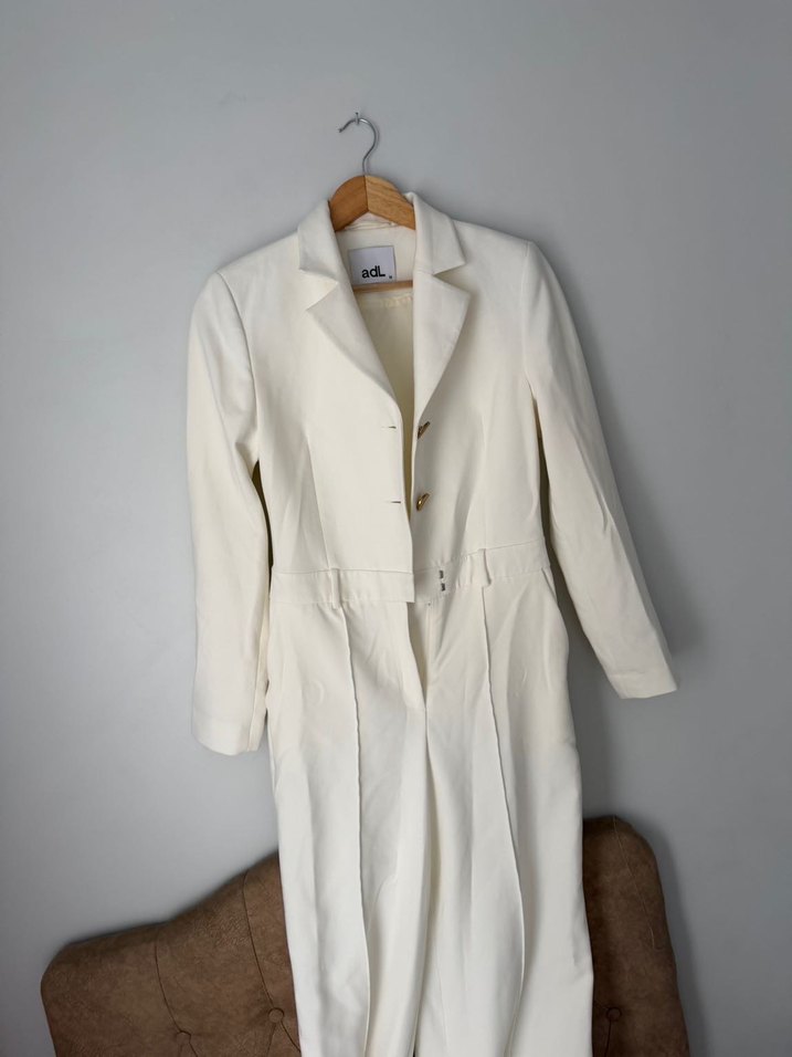 Beyaz Düğmeli Kadın tulum - Görsel 3