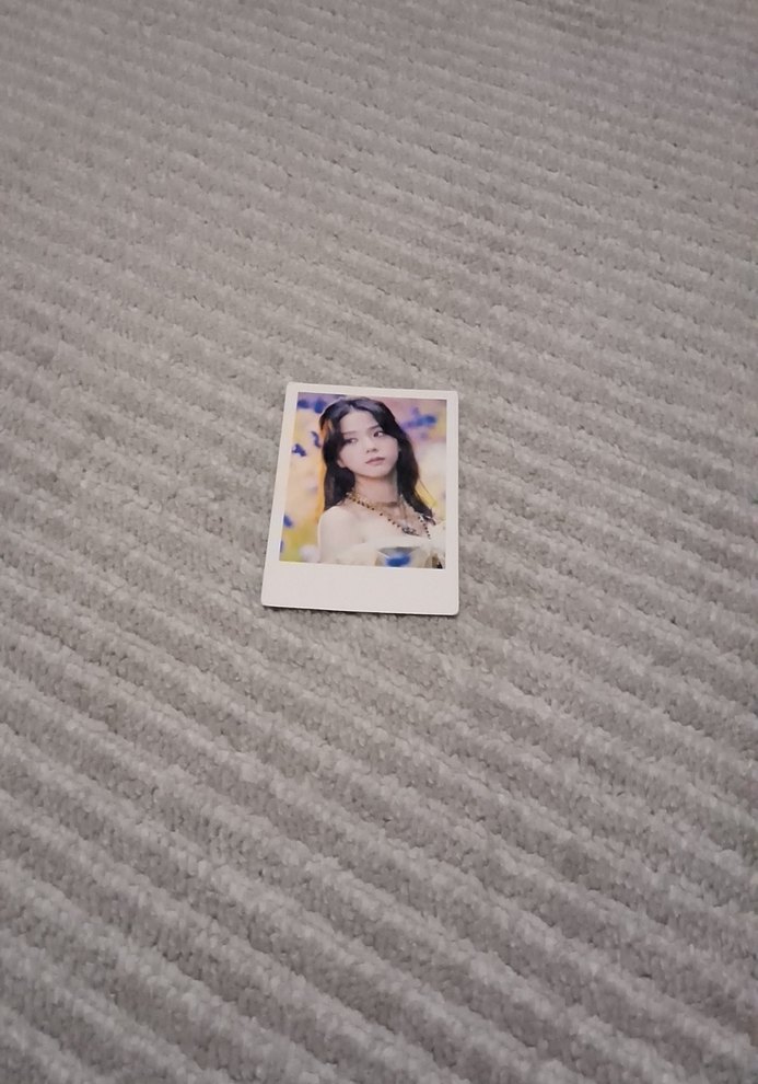 Jisoo polaroid - Görsel 3