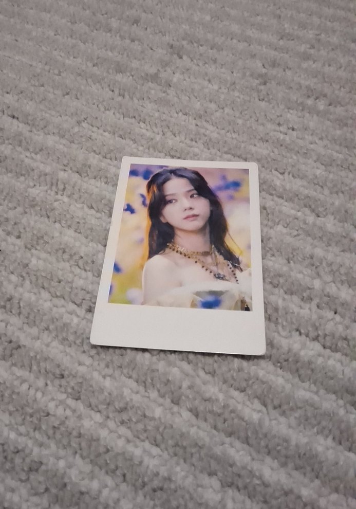 Jisoo polaroid - Görsel 4
