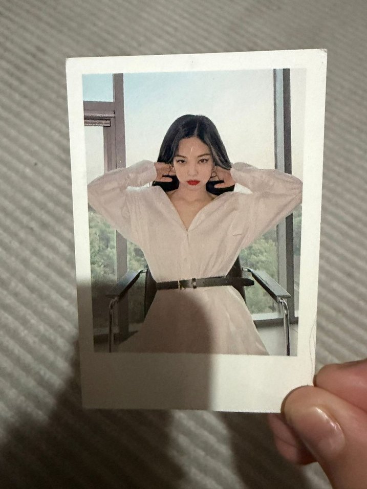 Jennie polaroid 1 tane - Görsel 2