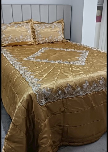 İşlemeli Parlak Altın Yatak Örtüsü - Görsel 3