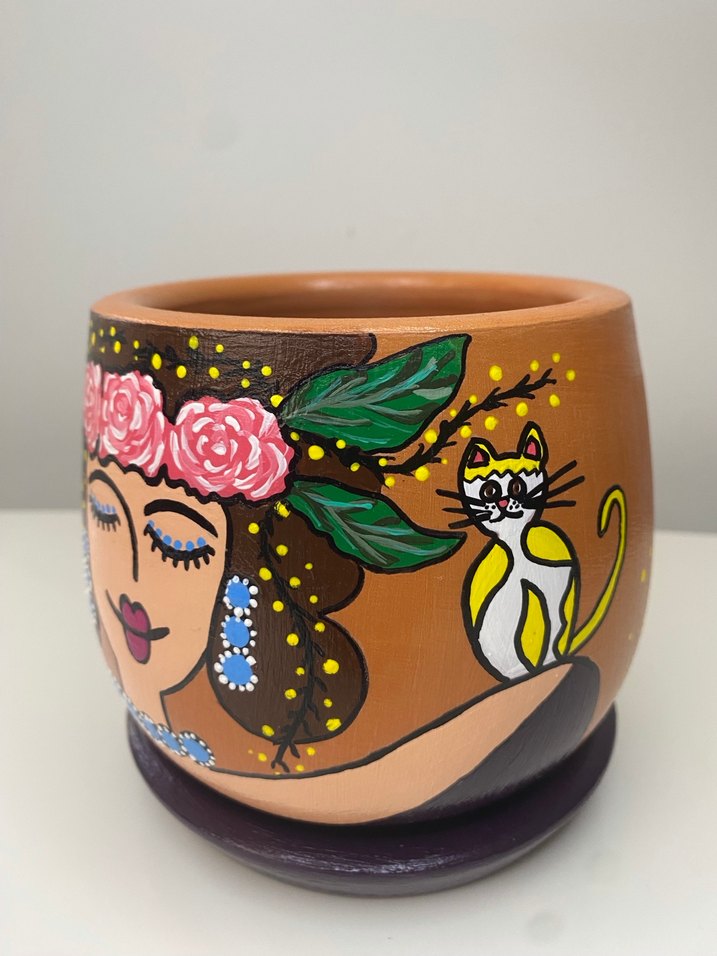 Kadın Desenli Toprak Saksı - Görsel 3