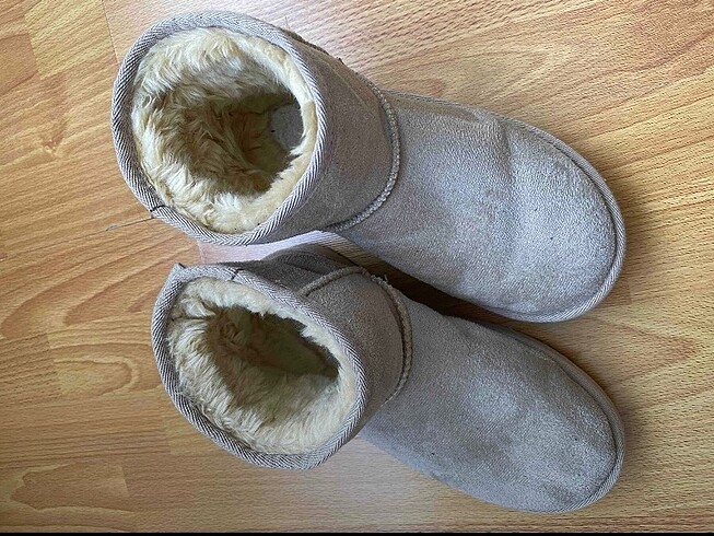 Ugg Bot