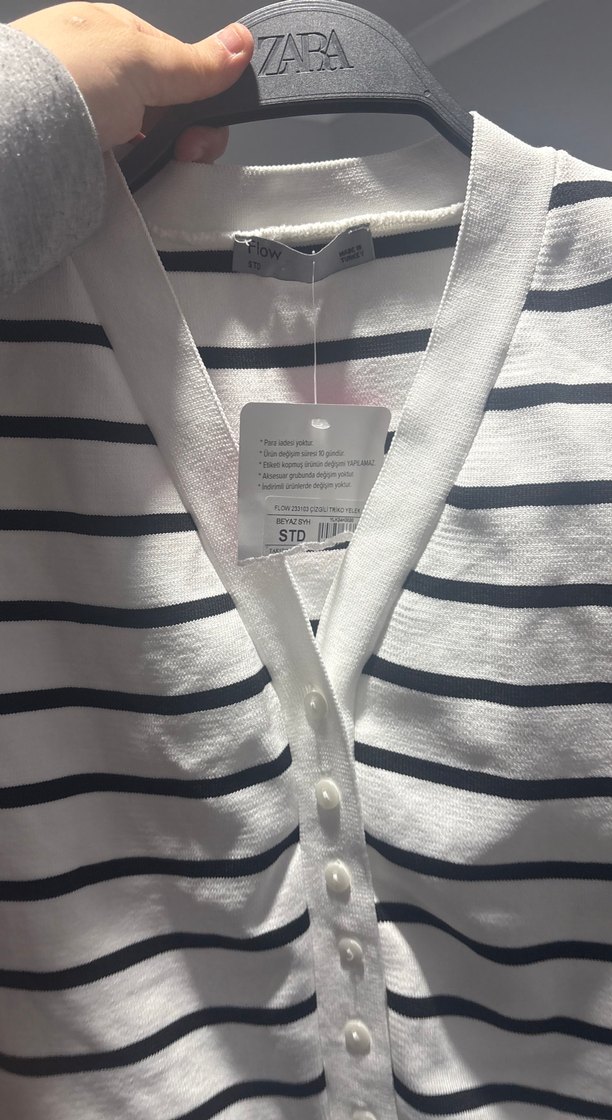 Çizgili Düğmeli V Yaka Yelek - Görsel 3