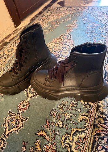 Sıyah Fermuarlı Platform Kadın Bot - Görsel 3